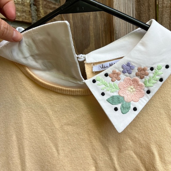 VILA Cream Crew Neck Sweater with Vintage Floral Accent - Picture 2 of 5